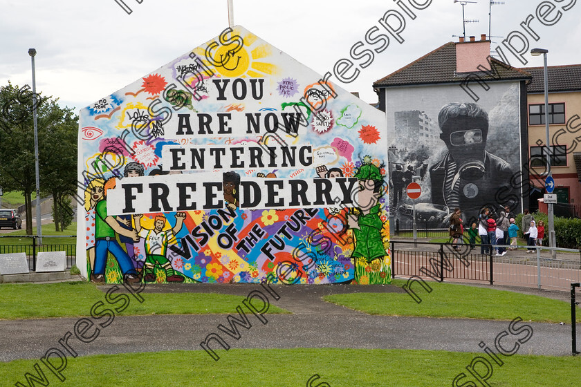 FREE DERRY GASYARD FEILE 2008 
 Free Derry Wall Feile 2008 - "Vision of the Future". (Photo - Tom Heaney, nwpresspics) 
 Keywords: Free Derry Wall
2008